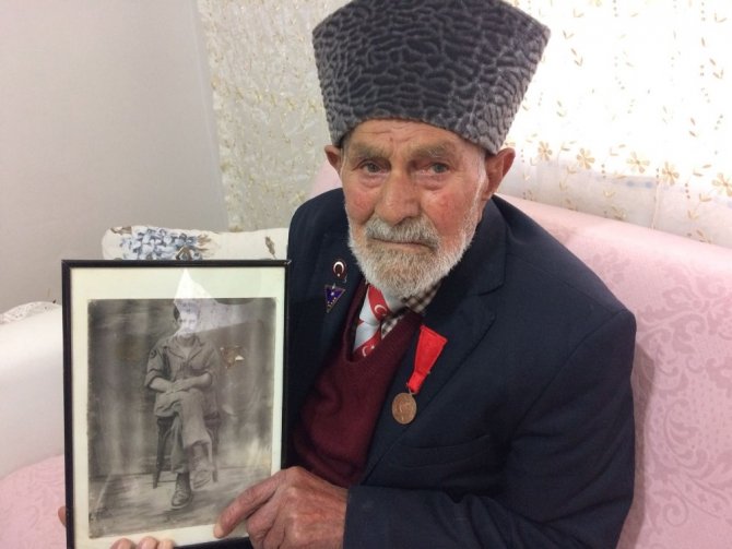 Cumhurbaşkanının elini öptüğü Kore Gazisi Kemal Kalacoş: “Koskoca adam geldi beni gördü. Çok teşekkür ediyorum ona. Selam söylüyorum Cumhurbaşkanına”