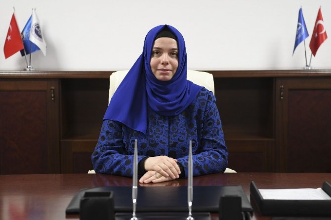 Diyanet’in ilk kadın başkan yardımcısı Huriye Martı görevine başladı