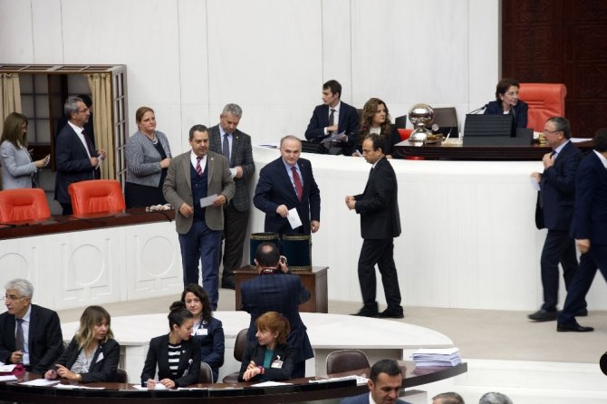 Türkiye Büyük Millet Meclisi Başkanlık seçiminde ikinci tur oylamaları başladı