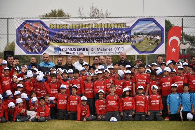 Yunusemre’de Çocuk Hakları Günü futbol şenliği düzenlendi
