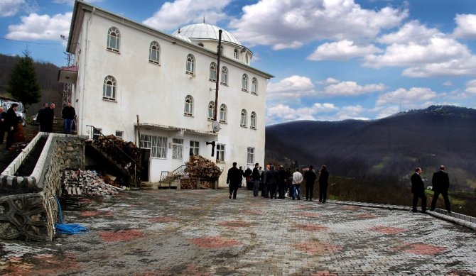 Atakum’da okul ve camilere 10 milyon liralık hizmet