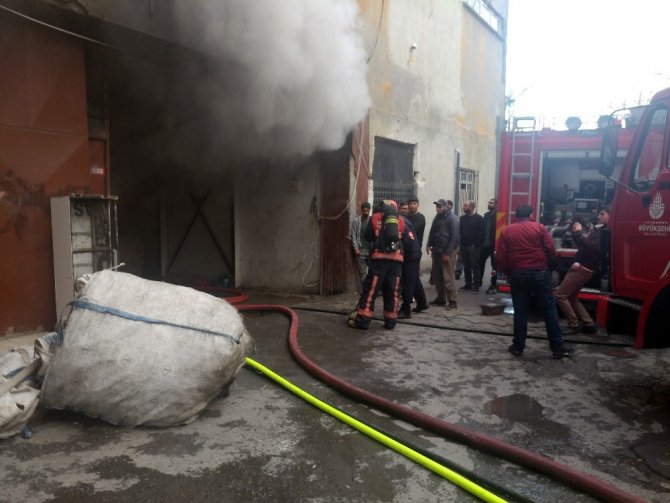 Bakırköy’de korkutan yangın