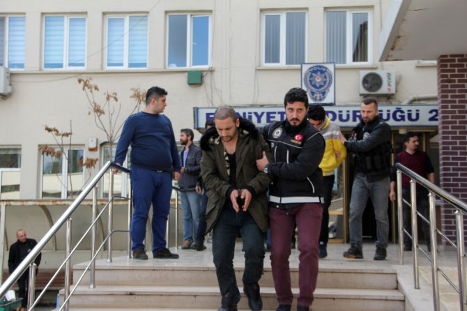 Yetenek yarışmasına katılan Bursalı ayakkabıcı uyuşturucudan tutuklandı