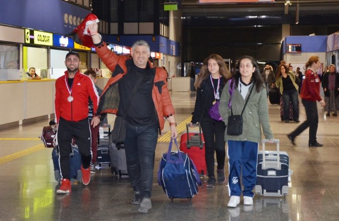 Milas Bodrum Havalimanı’nda şampiyonlara yakışır karşılama