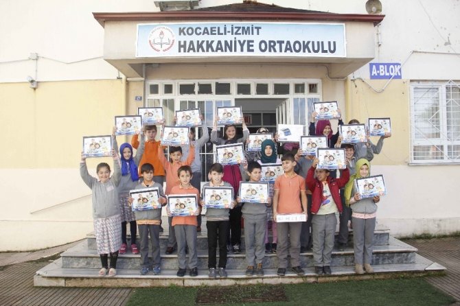 Kocaeli Büyükşehir Belediyesi çocukların yüzünü güldürüyor