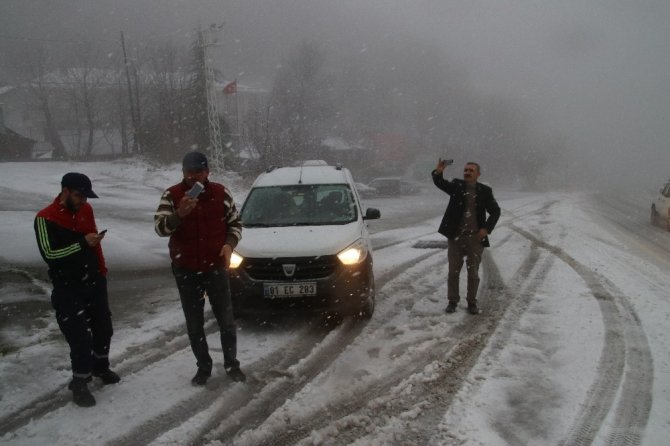 Bolu Dağında kar yağışı etkili oluyor