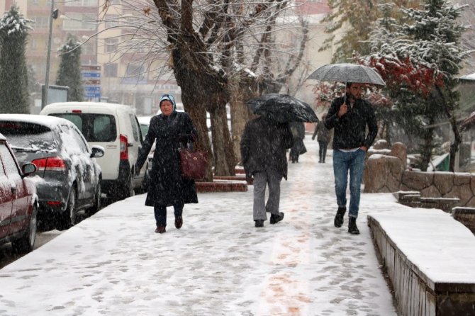 Yozgat’a mevsimin ilk karı yağdı