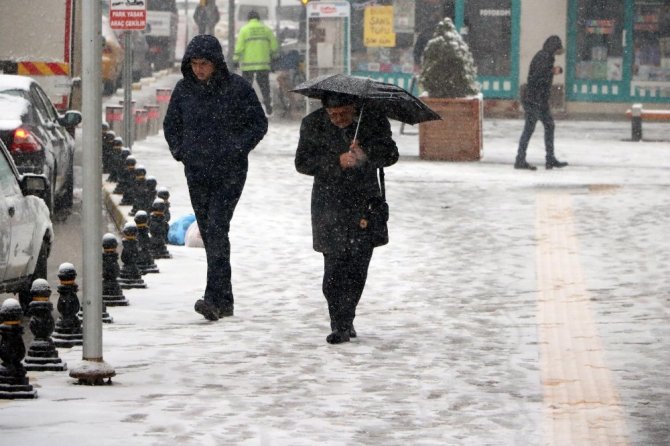 Yozgat’a mevsimin ilk karı yağdı