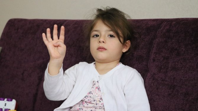 ’Tayyip Dede’ diye bağıran 3,5 yaşındaki Gülhan’ın Erdoğan sevgisi