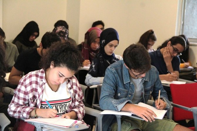 Beyoğlu’nda gençlere ücretsiz yabancı dil eğitimi