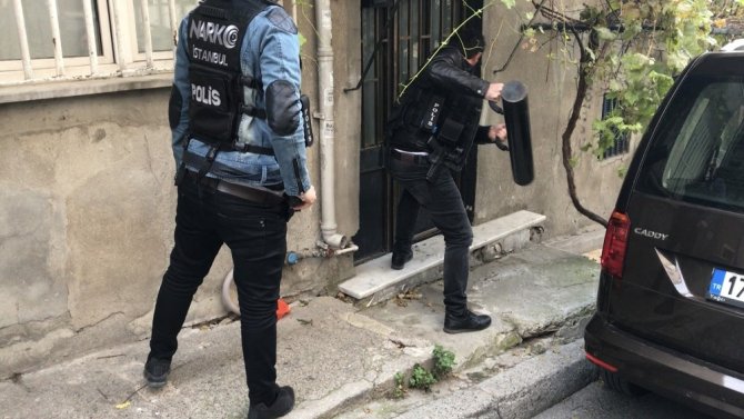 İstanbul’da zehir tacirlerine narkotik operasyonu