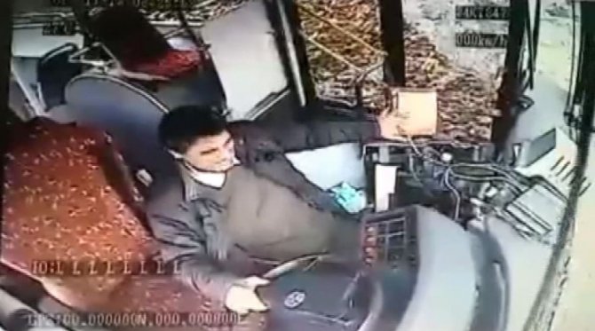 İstinye’de freni boşalan özel halk otobüsünün kaza anı kamerada