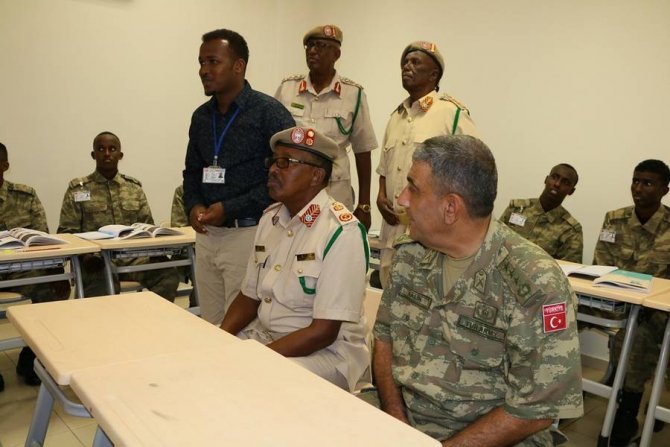 Somali Genelkurmay Başkanı Gorod, Türk Görev Kuvvet Komutanlığını ziyaret etti