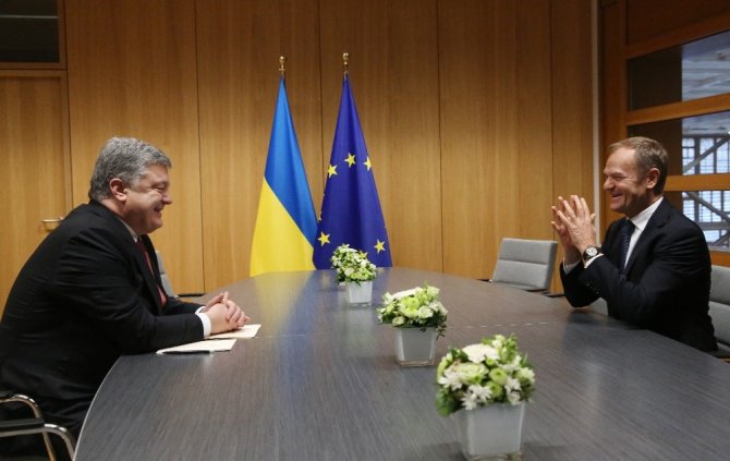 AB Konseyi Başkanı Donald Tusk, Ukrayna Devlet Başkanı Poroşenko ile görüştü