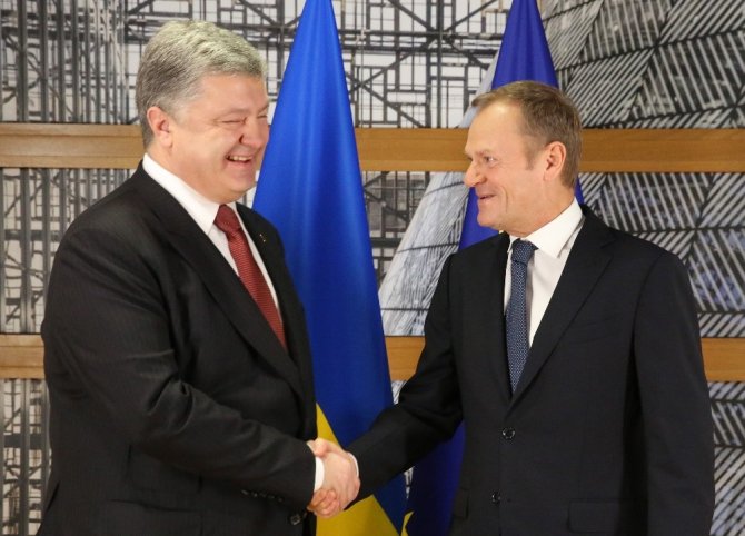 AB Konseyi Başkanı Donald Tusk, Ukrayna Devlet Başkanı Poroşenko ile görüştü