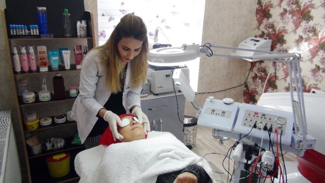 Güzellik merkezinden öğretmenlere jest