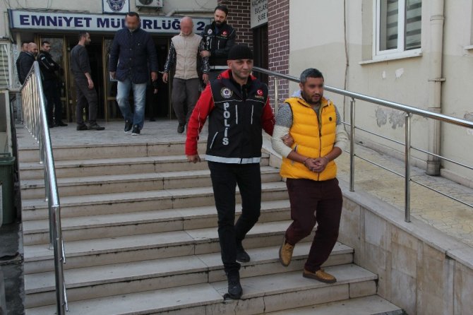 Bursa’da 3 zehir taciri gözaltına alındı