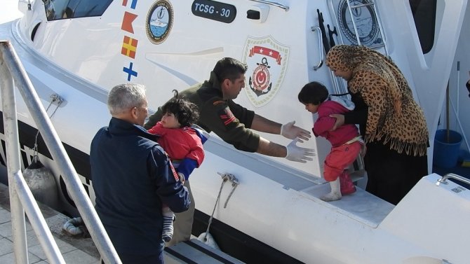 Çeşme’de 65 göçmen ölüme yolculukta yakalandı