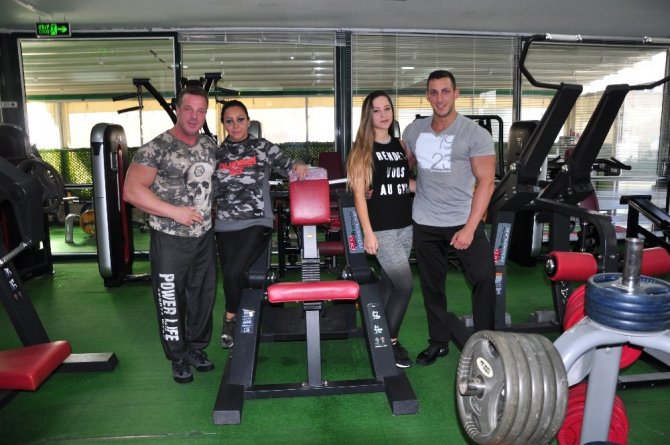 Türkiye şampiyonunun oğlu dünya 8.’si oldu