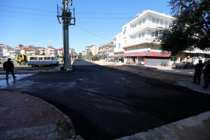 Manavgat Bahçelievler’e sıcak asfalt