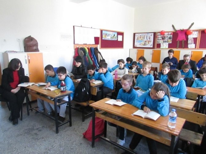 Burhaniye’de okul ziyaretleri devam ediyor