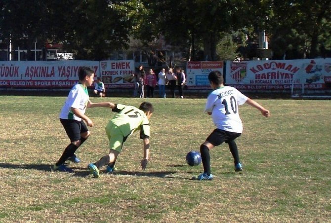 Sarıgöl’de okullar arası yıldız erkekler futbol turnuvası