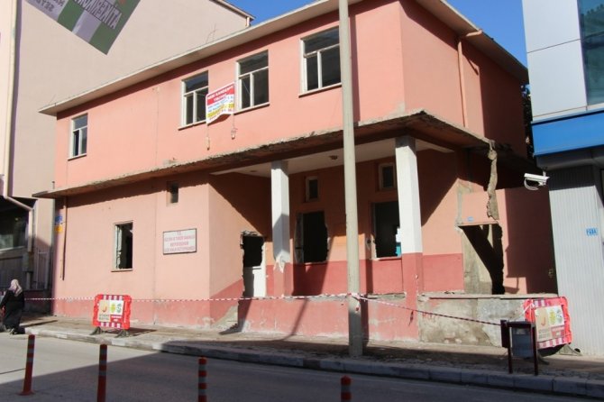 Seydişehir’de kütüphane yıkımı başladı