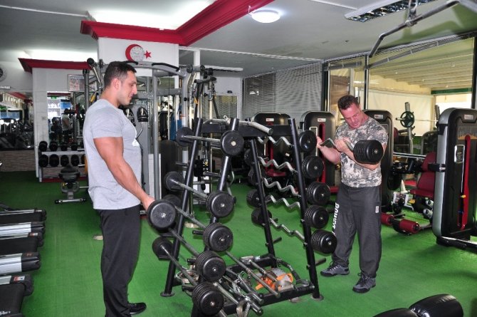 Türkiye şampiyonunun oğlu dünya 8.’si oldu