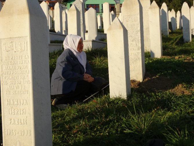 Bosnalı şehit yakınları: “Hollanda da sorumlu”