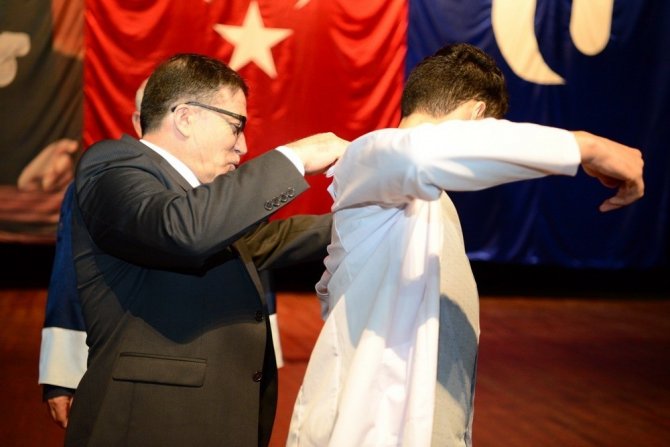 Uşak Üniversitesi Tıp Fakültesinde ilk defa “Beyaz Önlük Giyme Töreni” gerçekleştirildi
