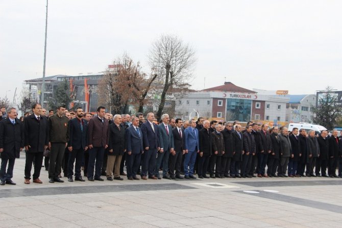 Öğretmenler Atatürk Anıtına Çelenk koydu