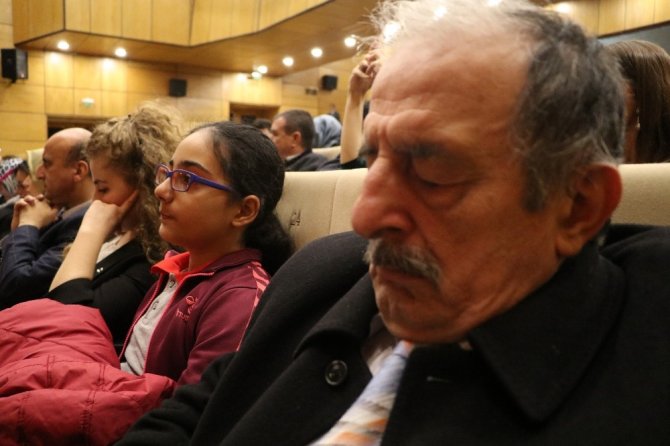 Rize’de Öğretmenler Günü’nde öğrenciler türkü söyledi, öğretmenler uyudu
