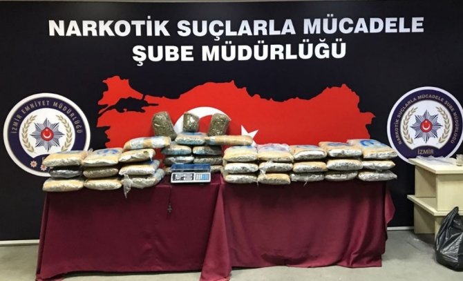 İzmir’de zehir tacirlerine ardı ardına baskın: 78 gözaltı