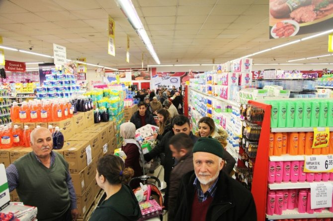 Bursa’da alışveriş çılgınlığı