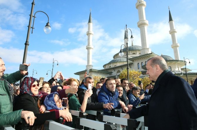 Cumhurbaşkanı Erdoğan’a Millet Camii’nde yoğun ilgi