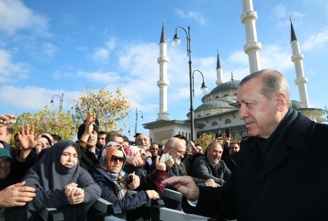 Cumhurbaşkanı Erdoğan’a Millet Camii’nde yoğun ilgi