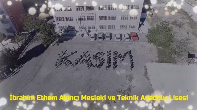 Demirci’de öğrencilerden öğretmenlerine farklı kutlama