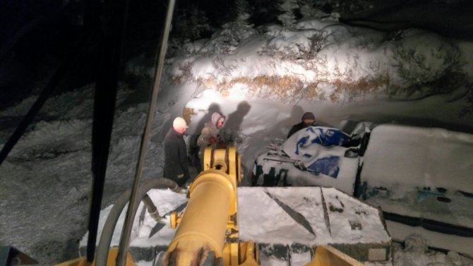 20 saat karda mahsur kalan 3 arkadaş kurtarıldı