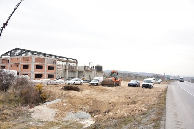 İnönü’deki Kümbet Karla Mücadele İstasyonu ve Tuz Sundurması inşaatı devam ediyor