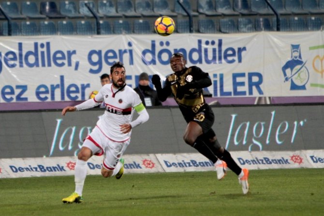Süper Lig: Osmanlıspor: 1 - Gençlerbirliği: 0 (İlk yarı)