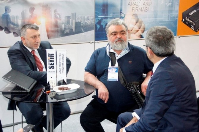 Ahmet Özal: “Çocuklara bilgisayar dağıtımı muhteşem bir şey”