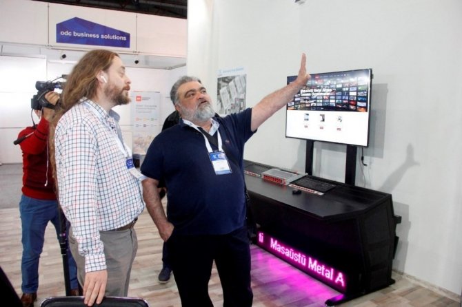 Ahmet Özal: “Çocuklara bilgisayar dağıtımı muhteşem bir şey”