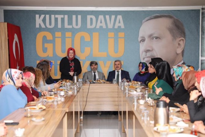 Başkan Baran, AK Parti Körfez Kadın Kolları’nın toplantısına katıldı