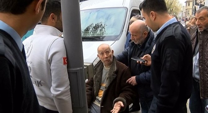 Ünlülerin müzisyeni Muammer Amca’ya Ortaköy’de otomobil çarptı