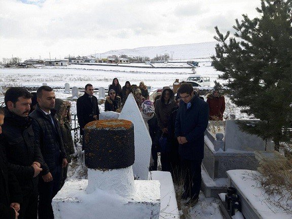 Şehit Öğretmen Sezgin Yolcu mezarı başında anıldı