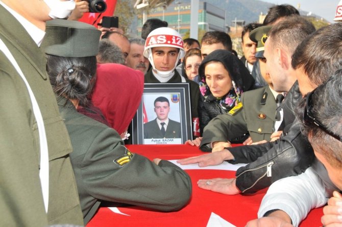 Konyalı Şehit Uzman Çavuş Aykut Kazar gözyaşlarıyla toprağa verildi