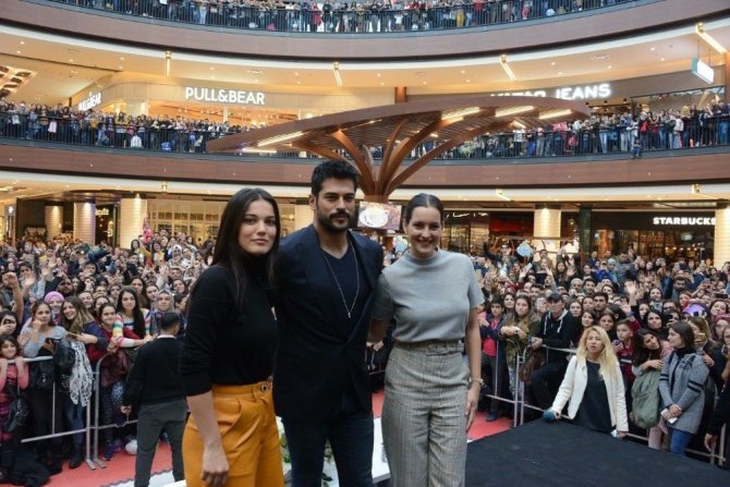 Kardeşim Benim 2’nin İzmir gösteriminde izdiham kalabalık