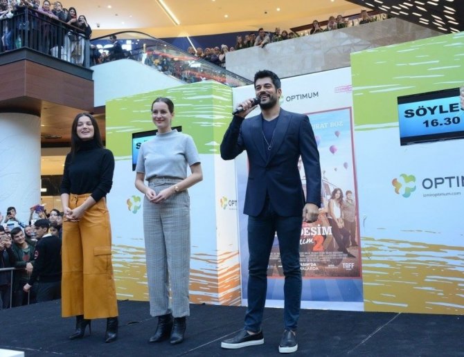 Kardeşim Benim 2’nin İzmir gösteriminde izdiham kalabalık