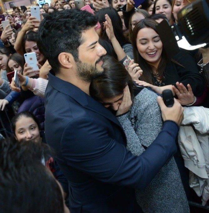 Kardeşim Benim 2’nin İzmir gösteriminde izdiham kalabalık