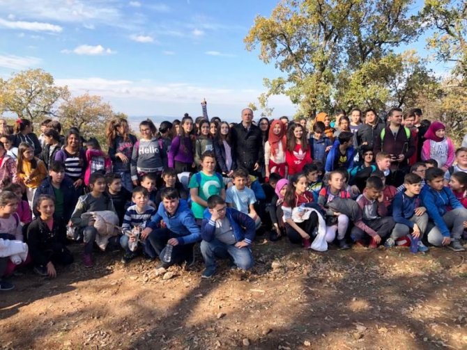 Öğrencilerden ’Toprağa ve Doğaya saygı’ yürüyüşü